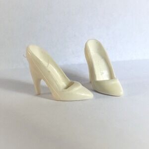 Vintage Barbie Accessories Shoes White Closed Toe Spike Heels White‎ 60s 70s